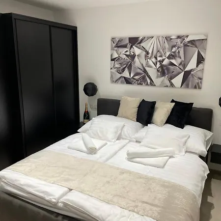 شقة Z Apartmanhaz