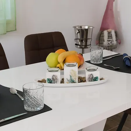 شقة Z Apartmanhaz *